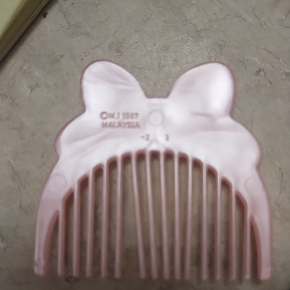 Perfume pretty Barbie pink comb